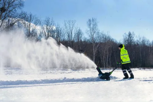 Снегоуборщик Greenworks 82SN22 82V (56 см) 2603307 бесщеточный аккумуляторный — детальное фото